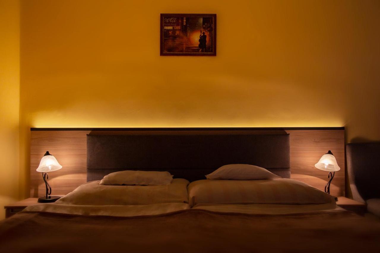 Alabastrom Panzio Es Etterem Bed and Breakfast Bogács Exteriör bild