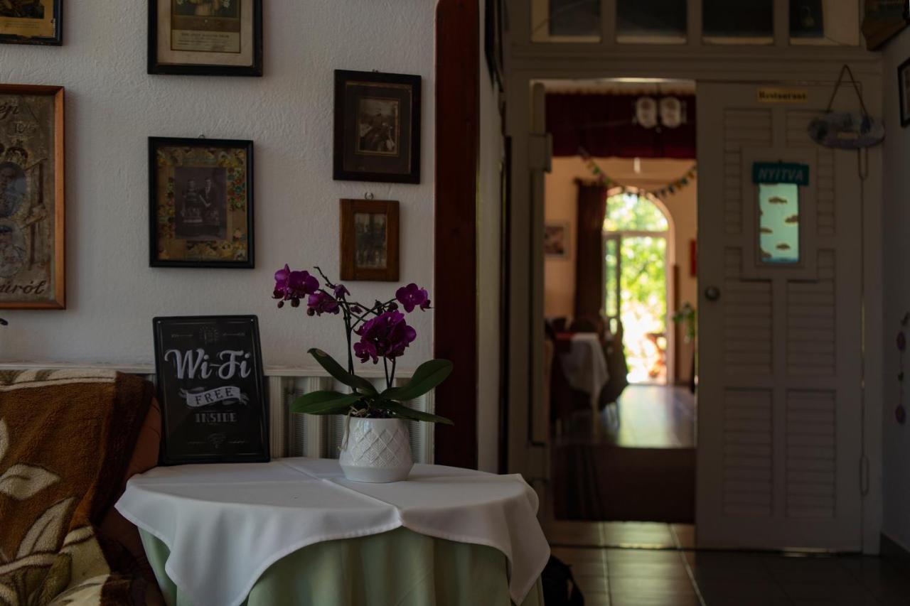 Alabastrom Panzio Es Etterem Bed and Breakfast Bogács Exteriör bild