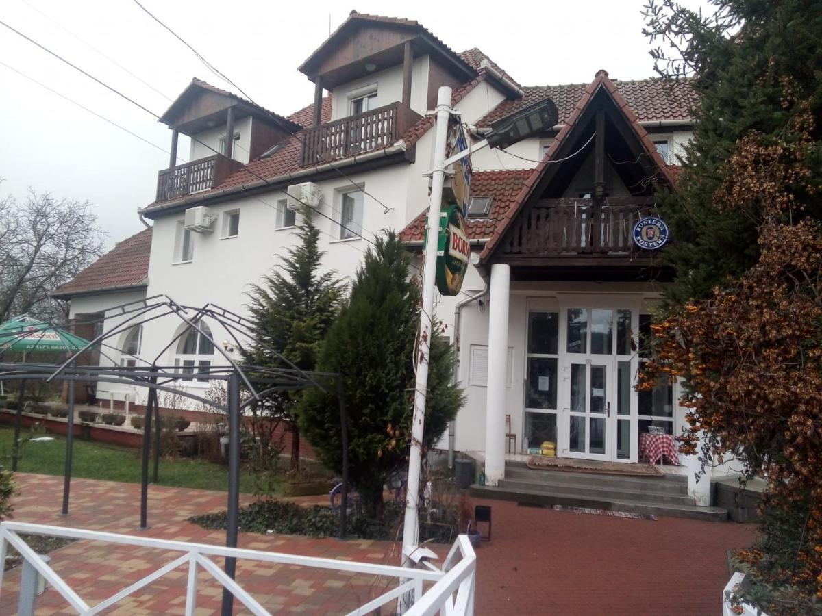Alabastrom Panzio Es Etterem Bed and Breakfast Bogács Exteriör bild