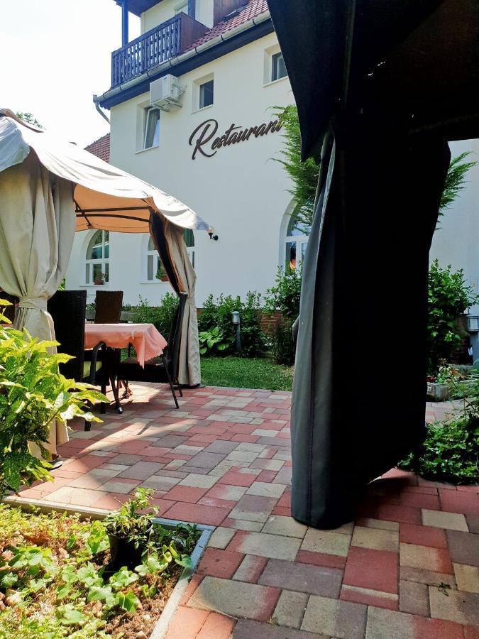 Alabastrom Panzio Es Etterem Bed and Breakfast Bogács Exteriör bild