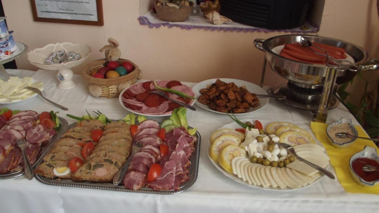 Alabastrom Panzio Es Etterem Bed and Breakfast Bogács Exteriör bild